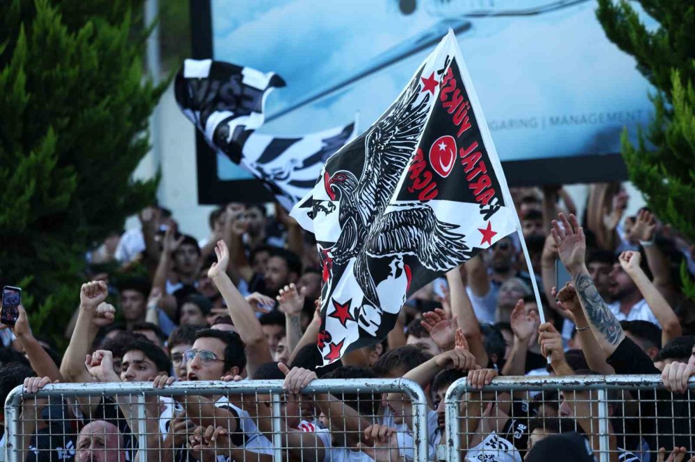 Beşiktaş’ın Anlaşmaya Vardığı Dusan Vlahovic, İ̇stanbul’a Geldi