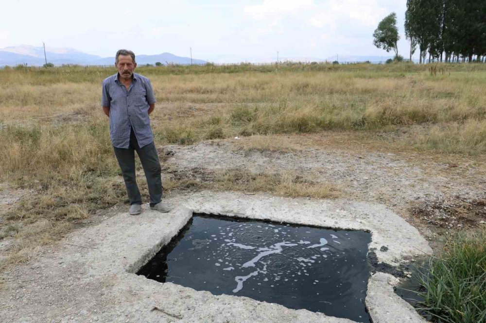 Erzurum’da Yarım Asırlık Kaynak Dikkat Çekiyor.. Köpükler Mavi Alevle Yanıyor!