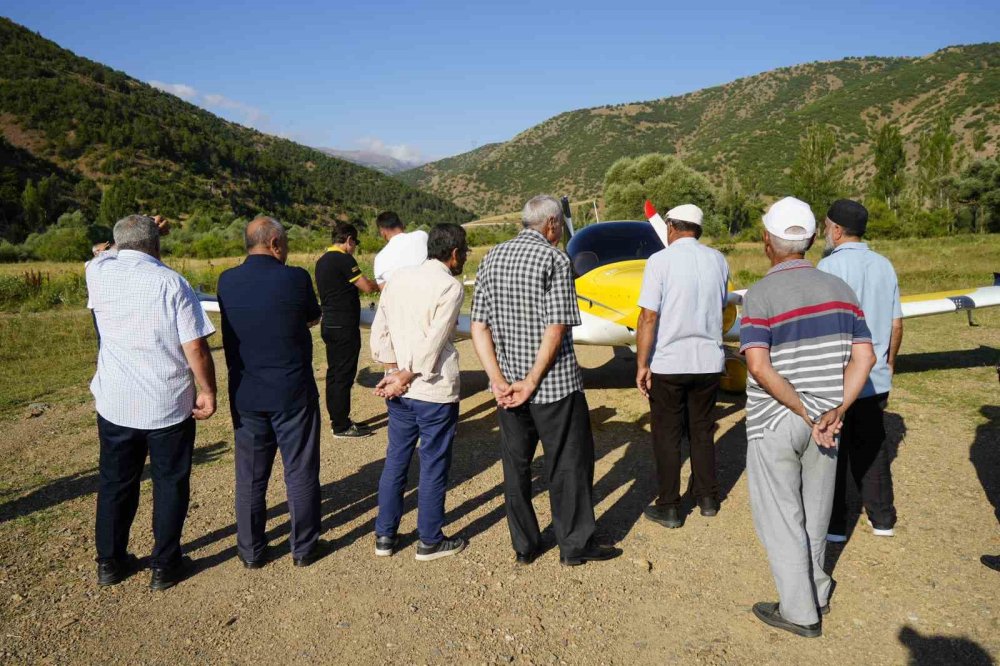 Uçağı ile Geldiği Köyünden Yine Uçağı İle Ayrıldı