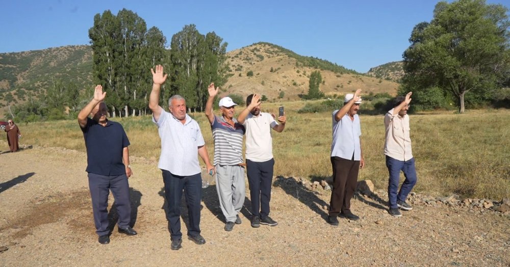 Uçağı ile Geldiği Köyünden Yine Uçağı İle Ayrıldı