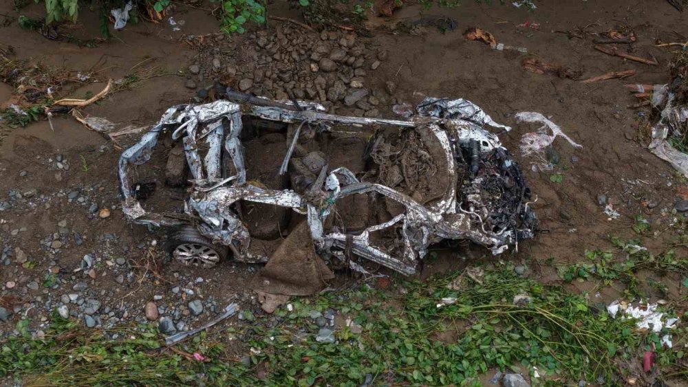Giresun’da Sel Sularına Kapılan 2 Kişi Aranıyor.. Ekiplerin Çalışması Sürüyor!