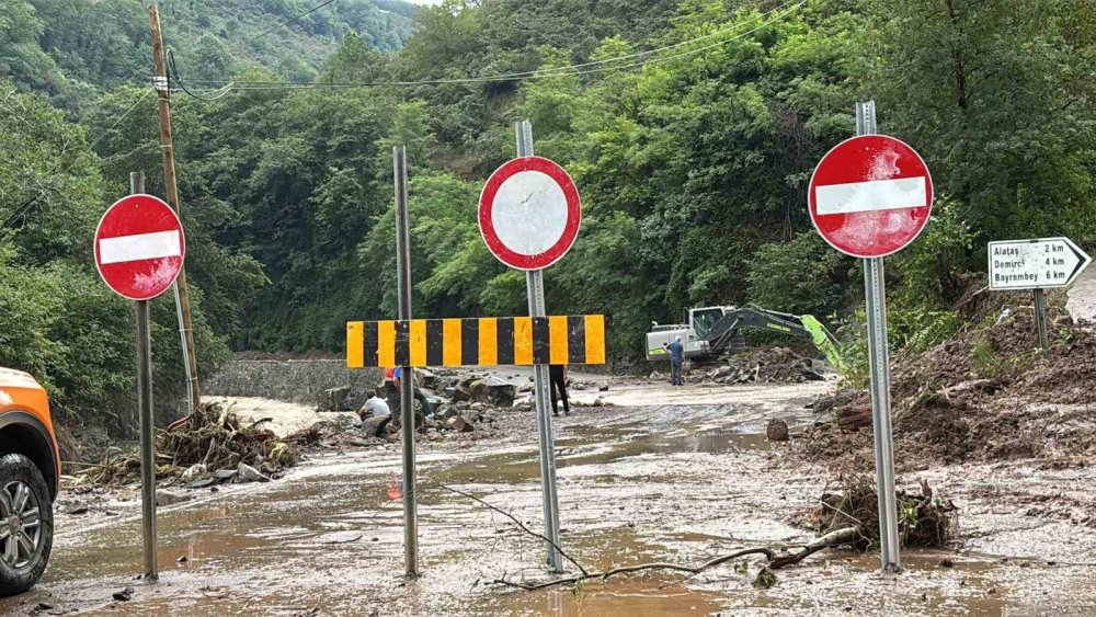 Giresun’da Sel Sularına Kapılan 2 Kişi Aranıyor.. Ekiplerin Çalışması Sürüyor!