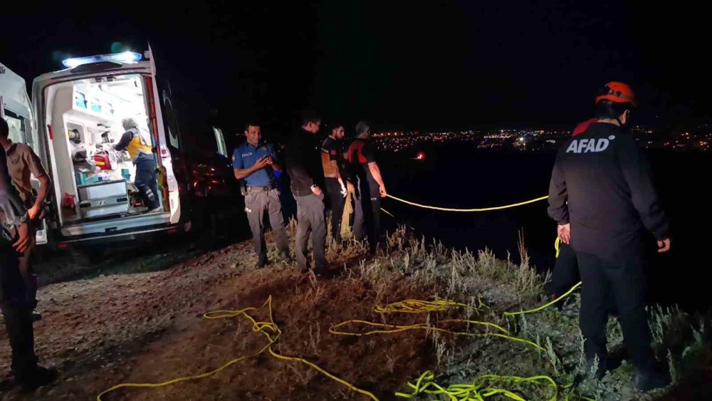 Kars’ta Kayalıklardan Düşen Şahıs Hayatını Kaybetti