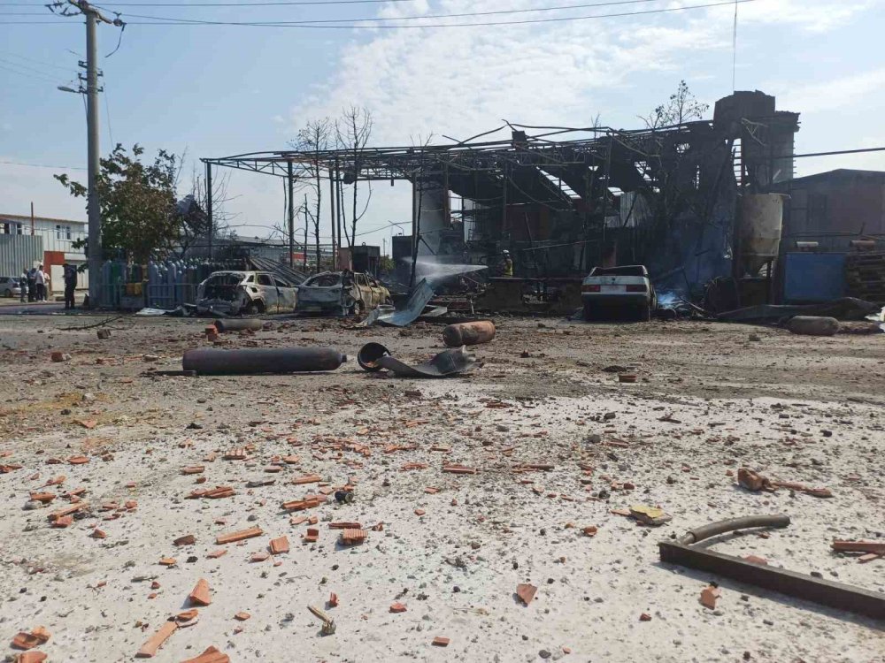 Salihli’de Oksijen Dolum Tesisinde Patlama.. Yangında 2 Kişinin Cansız Bedenine Ulaşıldı!