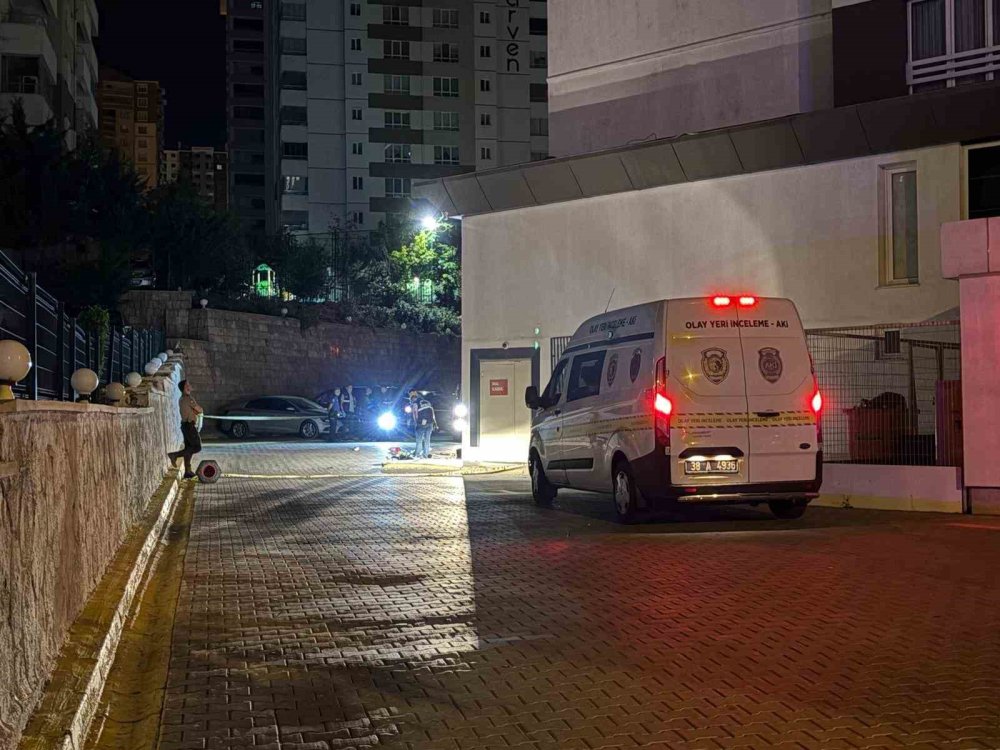 Kayseri’de Otelde Dehşet.. Genç Kadın 5’inci Kattan Atılarak Öldü!
