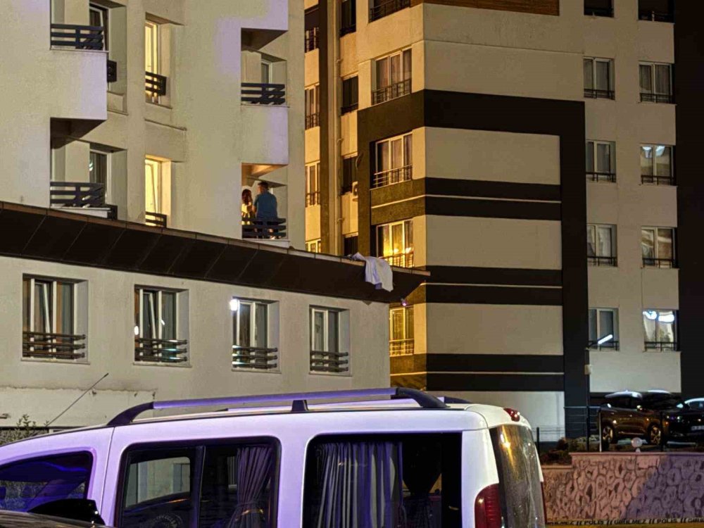 Kayseri’de Otelde Dehşet.. Genç Kadın 5’inci Kattan Atılarak Öldü!