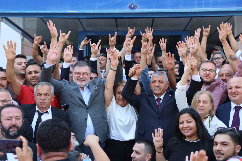 Menderes Belediyesi AK Parti’ye Geçti.. Asuman Şen Başkanvekili Oldu!