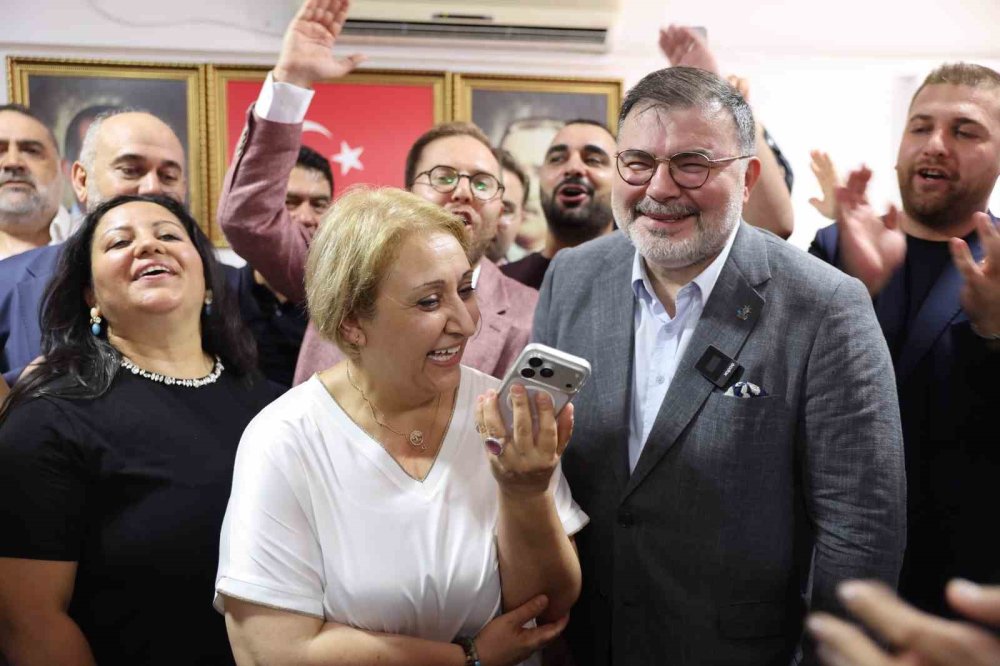 Menderes Belediyesi AK Parti’ye Geçti.. Asuman Şen Başkanvekili Oldu!