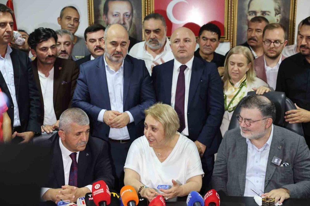 Menderes Belediyesi AK Parti’ye Geçti.. Asuman Şen Başkanvekili Oldu!