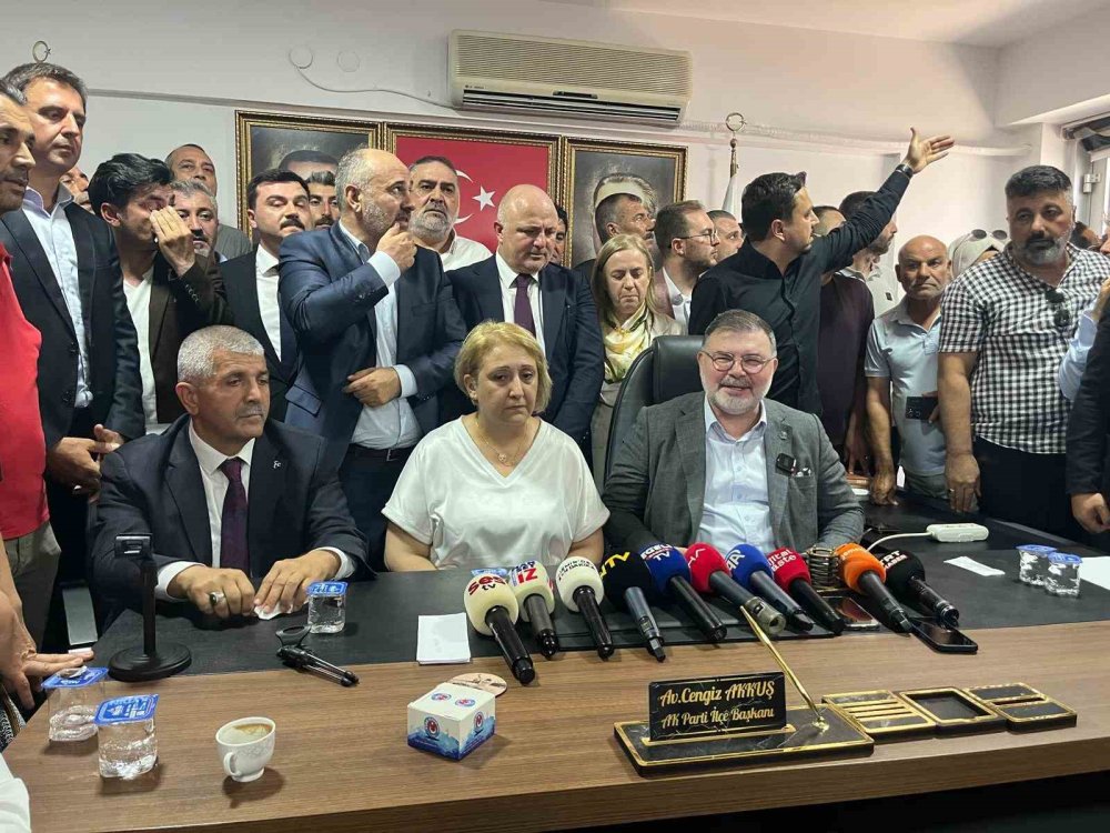 Menderes Belediyesi AK Parti’ye Geçti.. Asuman Şen Başkanvekili Oldu!