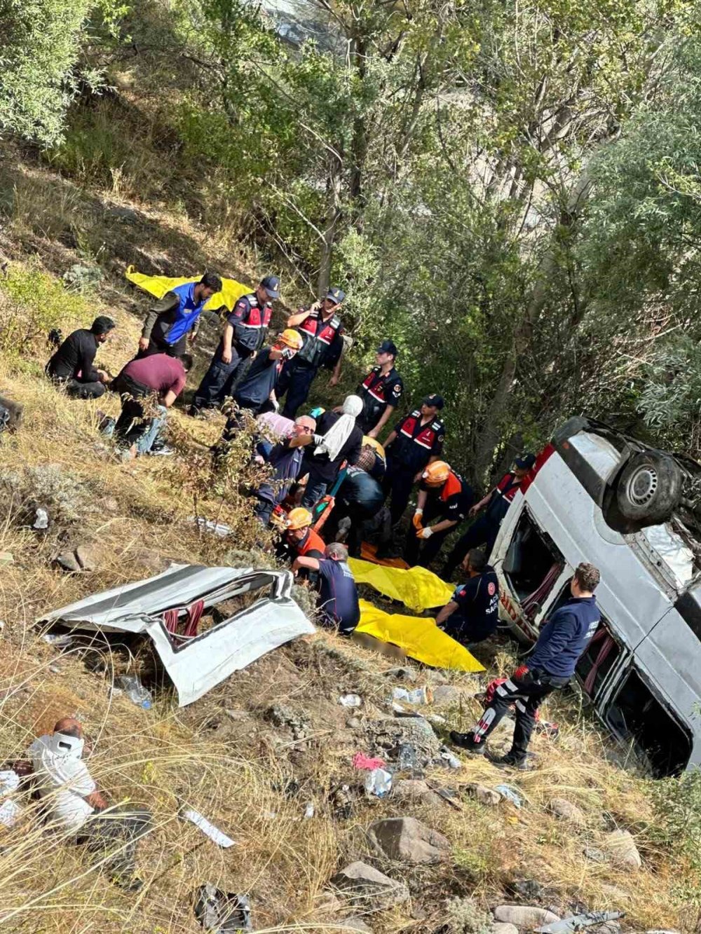 Sivas’ın Suşehri İlçesinde Minibüs Kazası.. 4 Ölü, 4’ü Ağır 10 Yaralı!