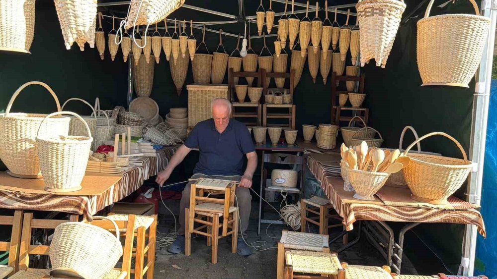 Arhavi’de Geleneksel Sepetçilik Yaşatılıyor.. 200 El Emeği Ürün Sergilendi!