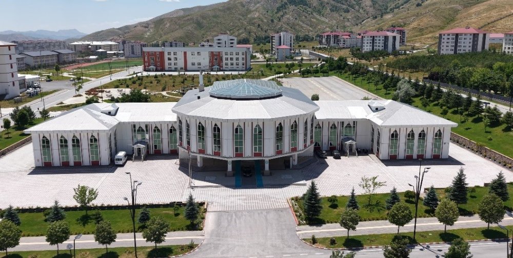 Bitlis Eren Tıp Fakültesi’ne Yoğun İlgi.. İlk 15 Bine 50 Bin TL Burs İmkanı!