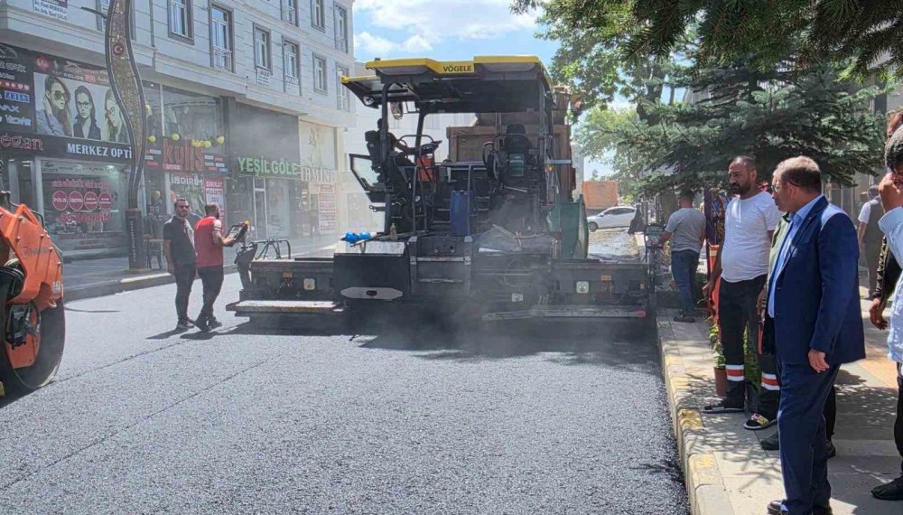Faikbey Caddesi’nde Asfalt Çalışması Sürüyor.. Yurttaşlar Trafik ve Kotları Tartışıyor!