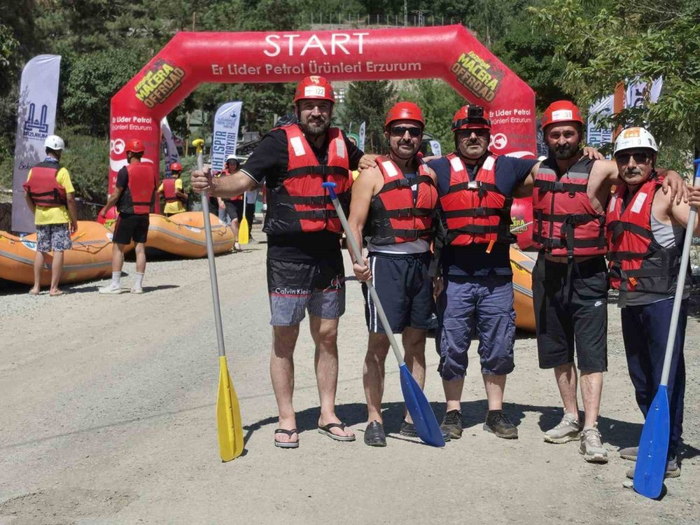 İspir’de Rafting Yarışı.. Çoruh Nehri’nde Sporcular Zorlu Parkurla Mücadele Etti!