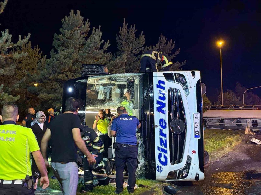 Kayseri’de Otobüs ile Yakıt Tankeri Çarpıştı.. 35 Kişi Yaralandı!