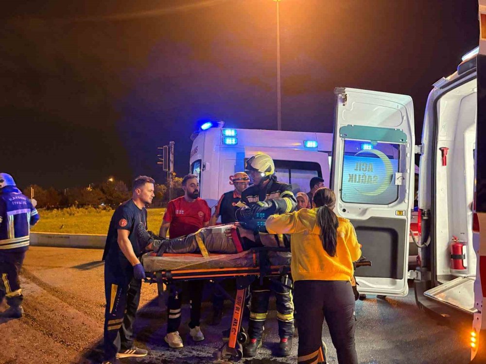 Kayseri’de Otobüs ile Yakıt Tankeri Çarpıştı.. 35 Kişi Yaralandı!