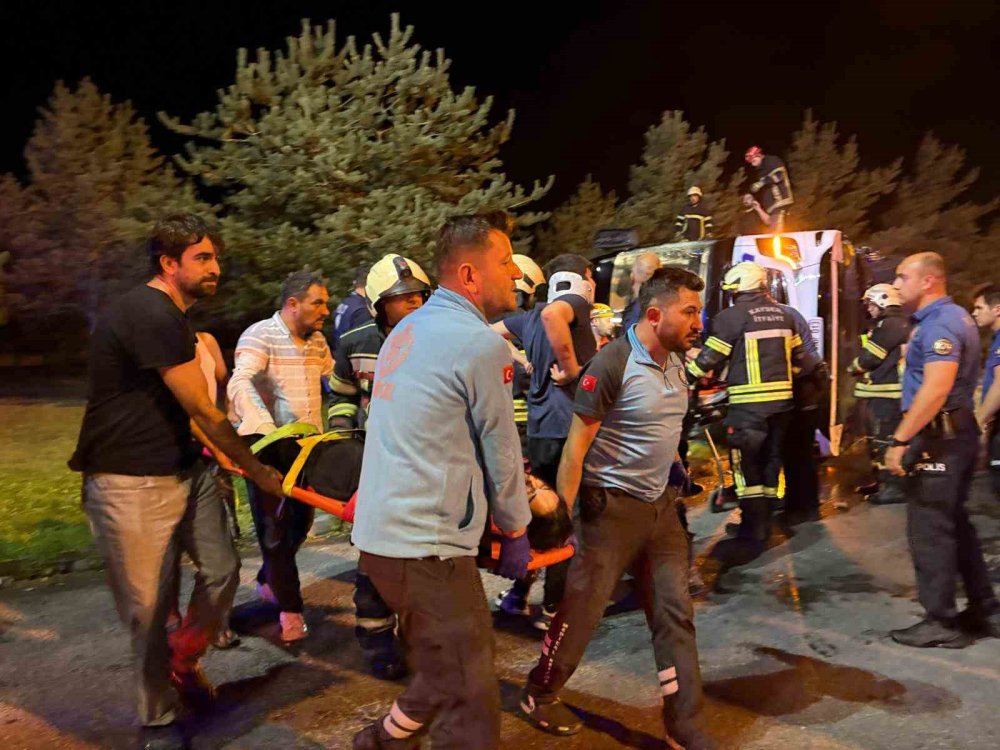 Kayseri’de Otobüs ile Yakıt Tankeri Çarpıştı.. 35 Kişi Yaralandı!