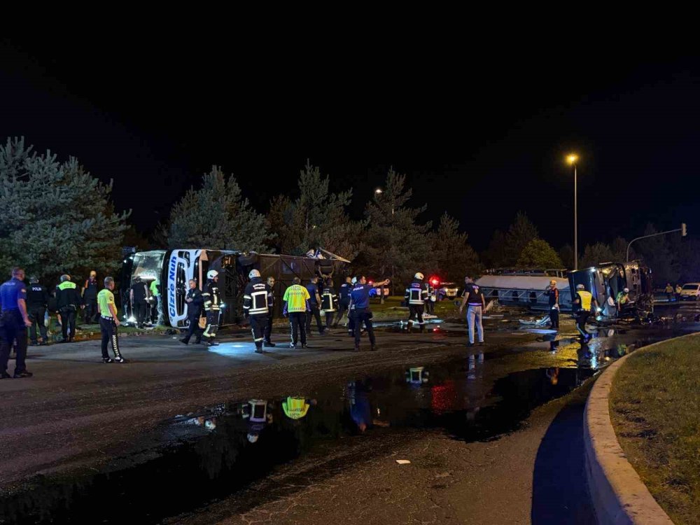 Kayseri’de Otobüs ile Yakıt Tankeri Çarpıştı.. 35 Kişi Yaralandı!