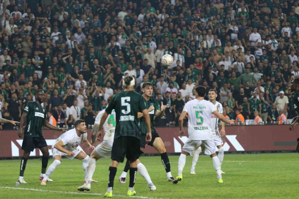 Kocaelispor Sahasında Amedspor’u 2-0 Mağlup Etti.. Ligde İlk Galibiyetini Aldı!