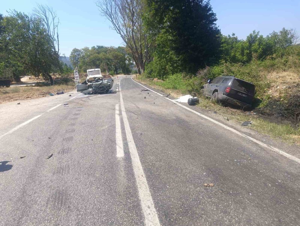 Manisa’da Feci Kaza: 2 Kardeş Hayatını Kaybetti, 2 Kişi Yaralandı