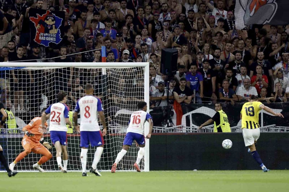 Fenerbahçe’den Fransa’da Tarihi Zafer.. Lyon’u Eleyip Devler Ligi’ne Döndü!