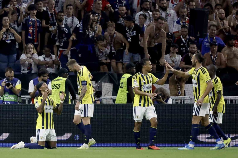 Fenerbahçe’den Fransa’da Tarihi Zafer.. Lyon’u Eleyip Devler Ligi’ne Döndü!