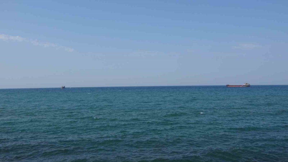 Karadeniz’de Savaş Riski Büyüyor.. Ticaret Gemileri Trabzon Açıklarında Bekliyor!