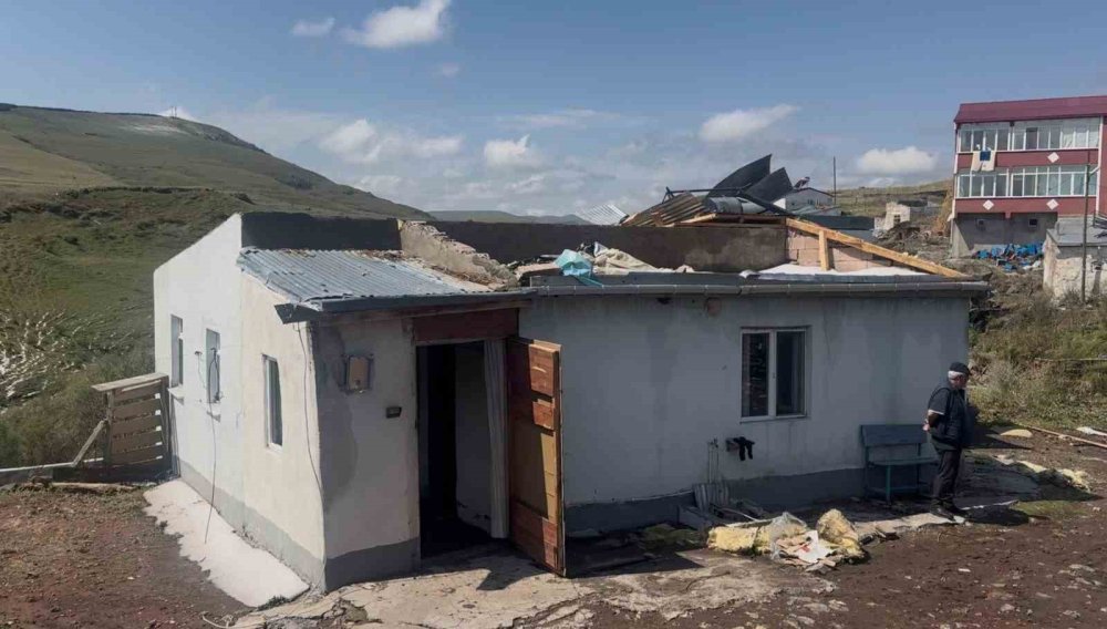 Ardahan Çıldır’da Şiddetli Fırtına Ve Dolu Afeti: 20’den Fazla Evin Çatısı Uçtu