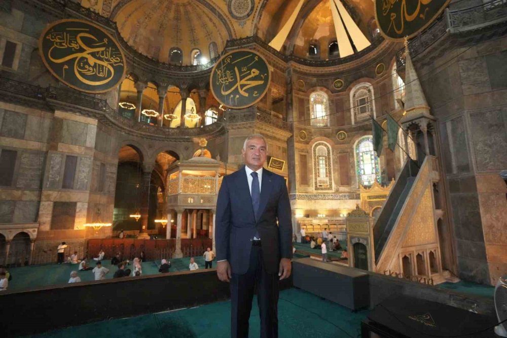 Ayasofya’da Kapsamlı Restorasyon Devam Ediyor.. Kubbe ve Cepheler Yenileniyor!