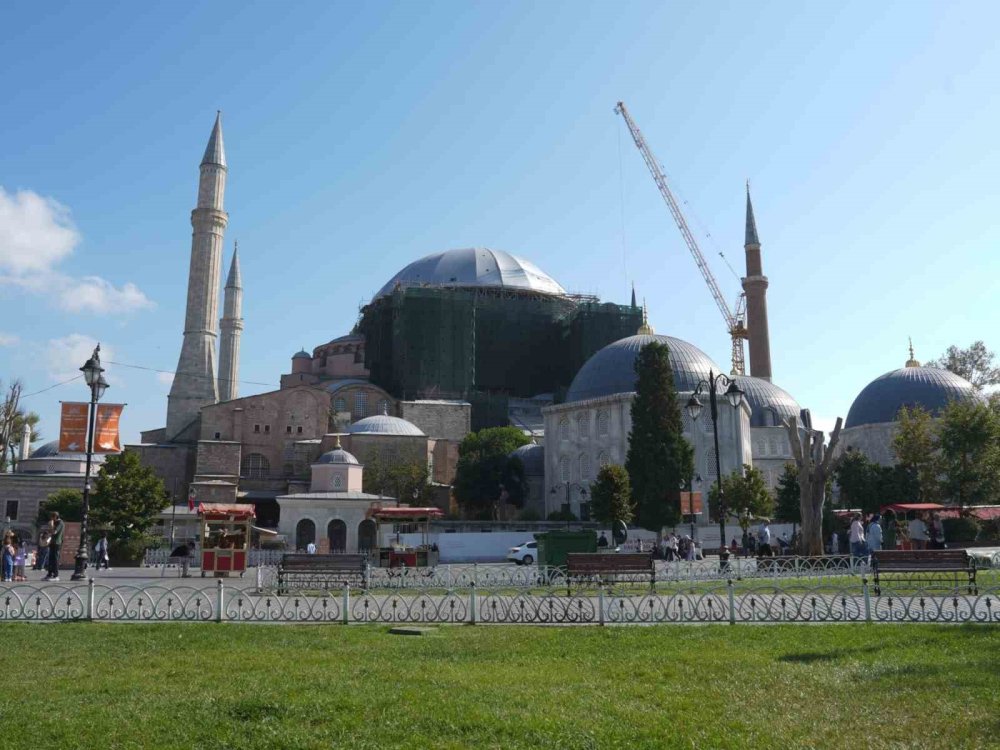 Ayasofya’da Kapsamlı Restorasyon Devam Ediyor.. Kubbe ve Cepheler Yenileniyor!