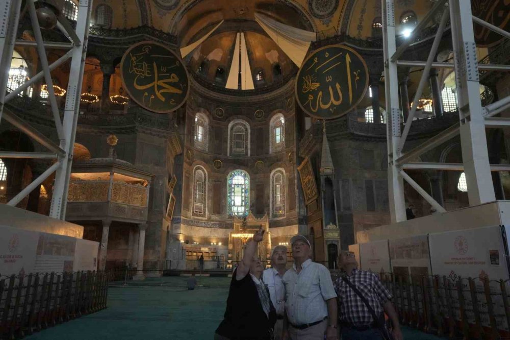 Ayasofya’da Kapsamlı Restorasyon Devam Ediyor.. Kubbe ve Cepheler Yenileniyor!