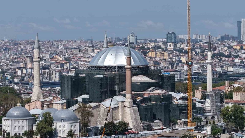 Ayasofya’da Kapsamlı Restorasyon Devam Ediyor.. Kubbe ve Cepheler Yenileniyor!