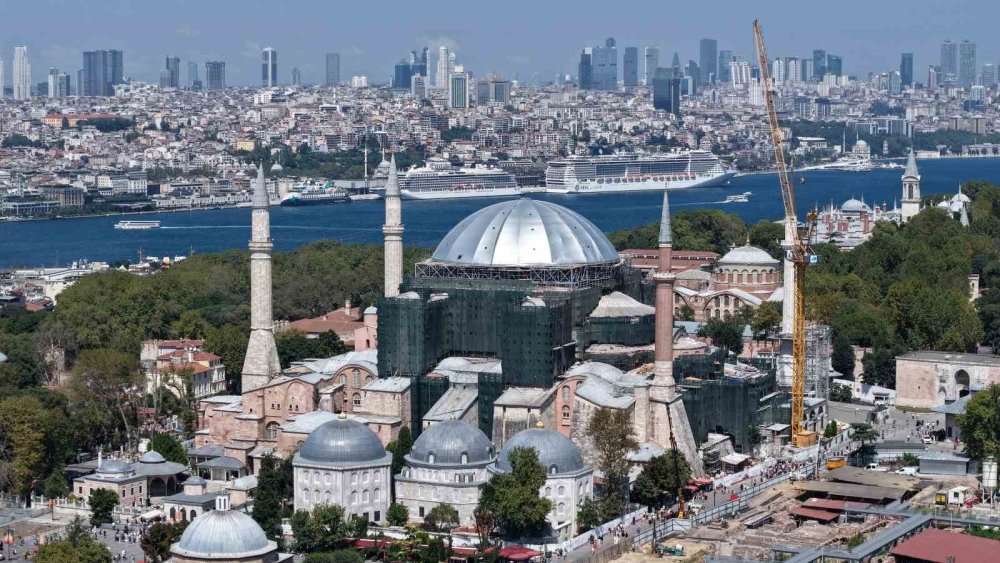 Ayasofya’da Kapsamlı Restorasyon Devam Ediyor.. Kubbe ve Cepheler Yenileniyor!