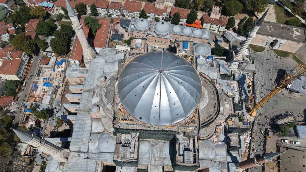Ayasofya’da Kapsamlı Restorasyon Devam Ediyor.. Kubbe ve Cepheler Yenileniyor!