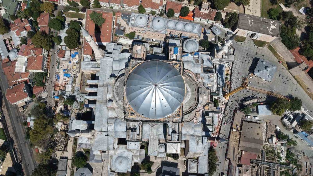Ayasofya’da Kapsamlı Restorasyon Devam Ediyor.. Kubbe ve Cepheler Yenileniyor!