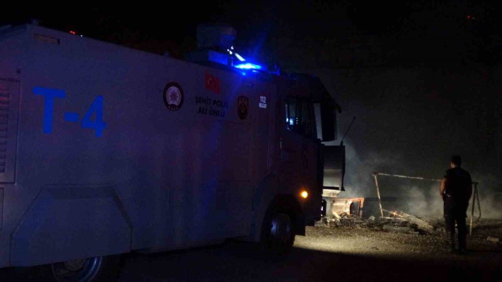 Antalya Balıkçı Barınağı’nda Yangın: 20’den Fazla Tekne Küle Döndü