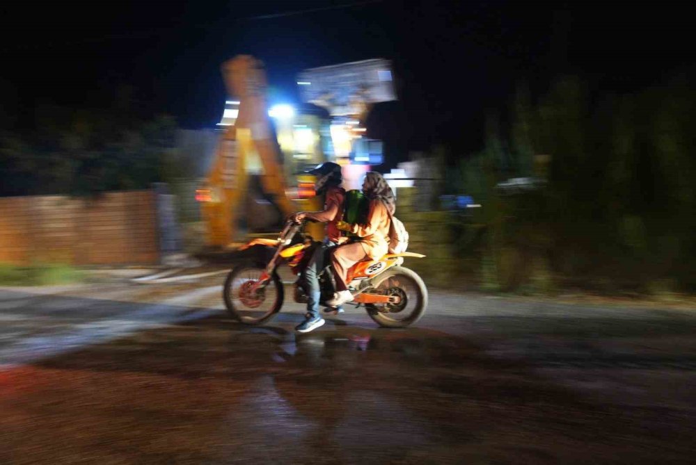 Fethiye’de Orman Yangını Yerleşim Yerlerine Ulaştı.. 574 Kişi Tahliye Edildi