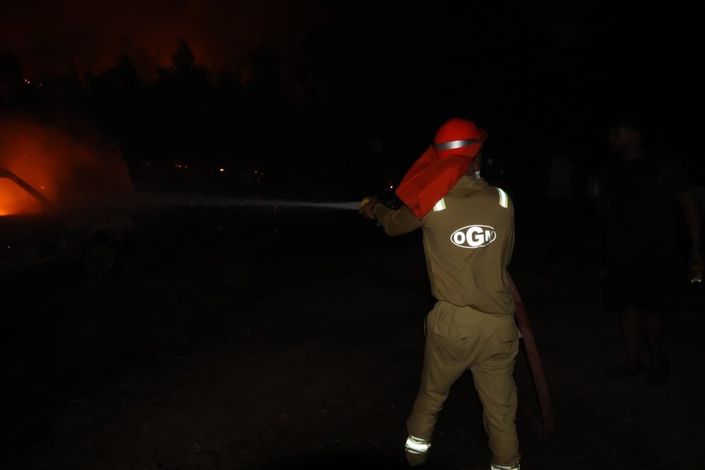 Fethiye’deki Orman Yangını Evlere Sıçradı, Tahliye Çalışmaları Sürüyor