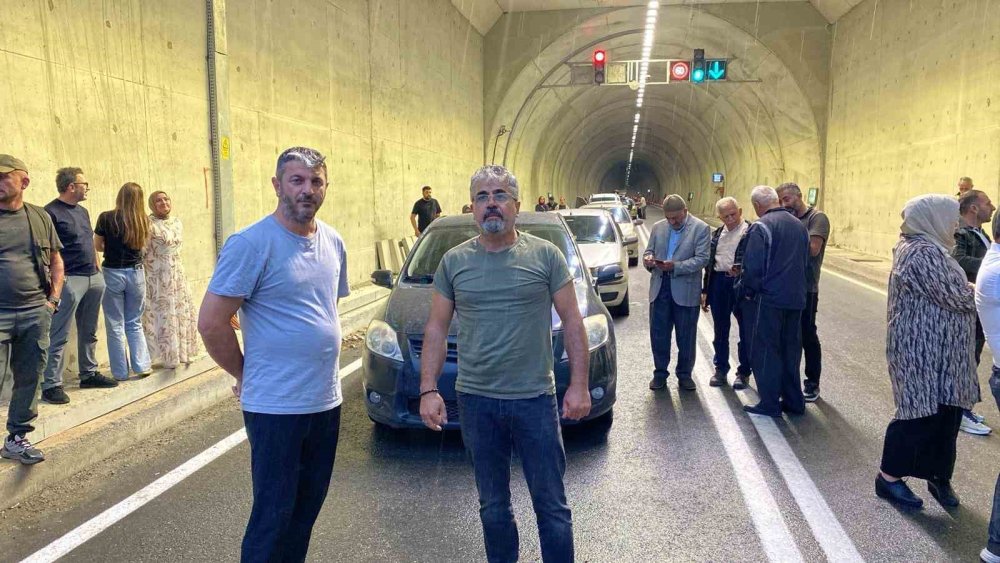 Oltu-Yusufeli Yolunda Sel Suları Etkili Oldu.. Ulaşım 1 Saat Aksadı!