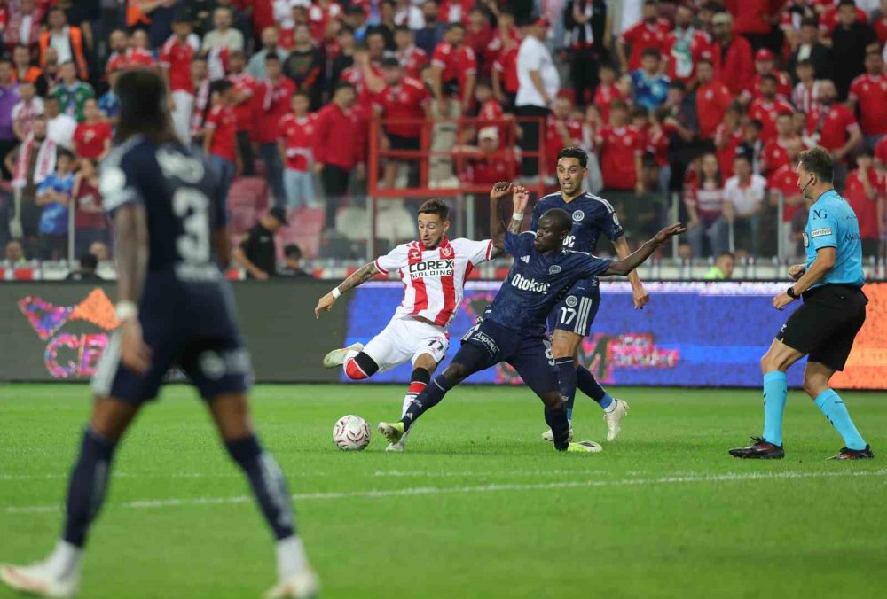 Süper Lig’de Günün Maçları Tamamlandı.. Fenerbahçe Deplasmanda 2-0 Kazandı!