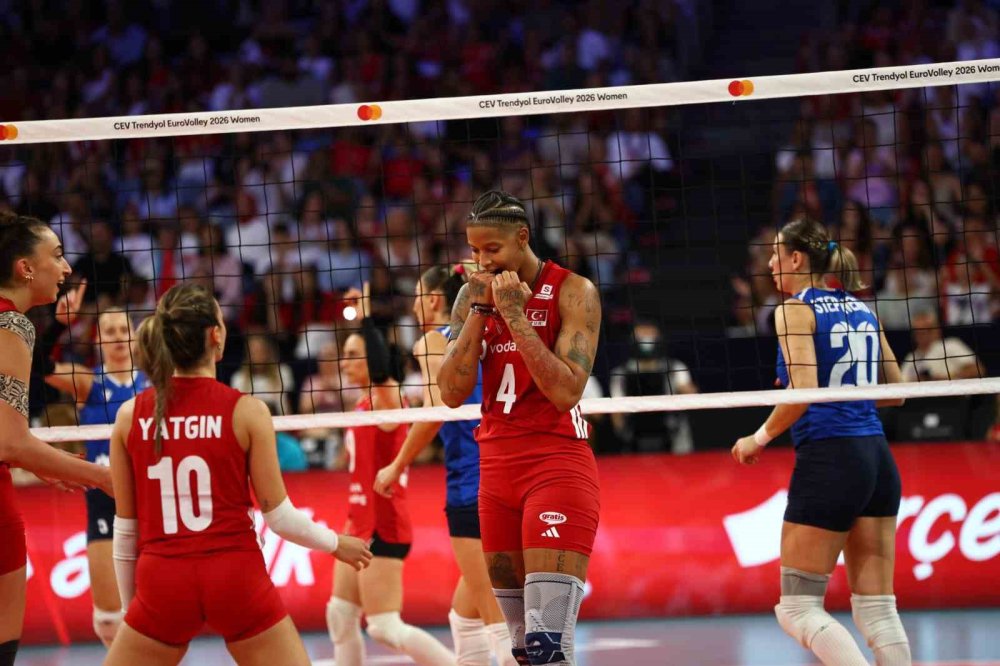 A Milli Kadın Voleybol Takımı Azerbaycan’ı 3-0 Geçti.. Avrupa’da Çeyrek Final Bileti!