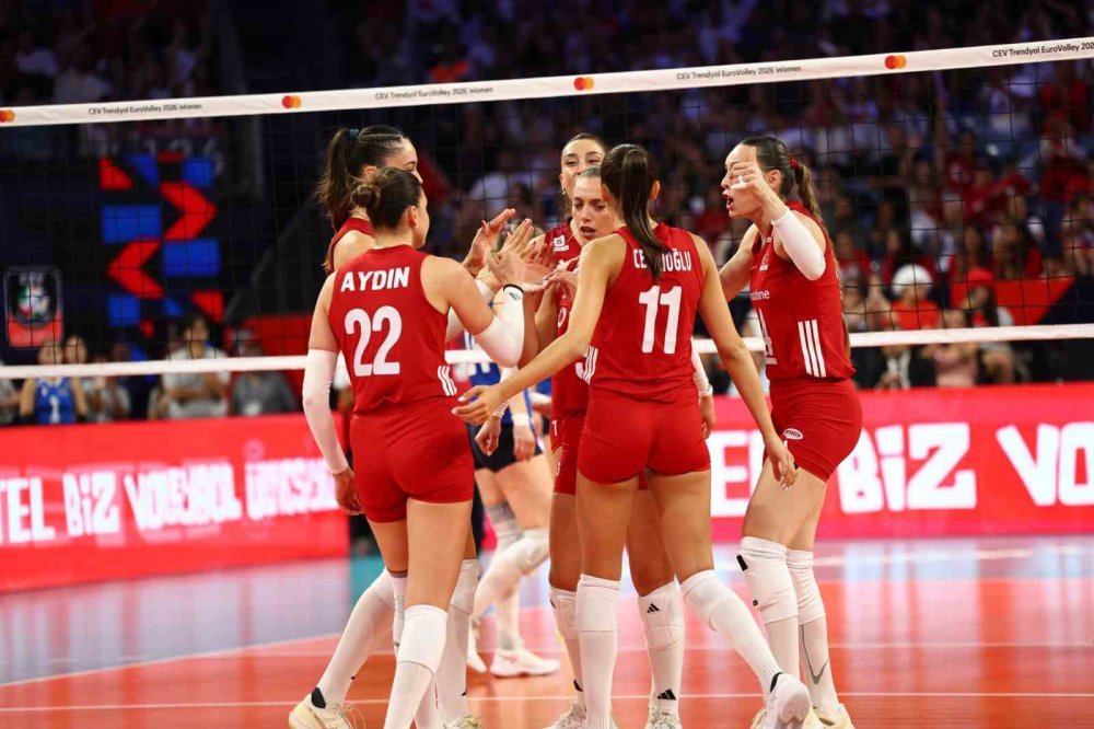 A Milli Kadın Voleybol Takımı Azerbaycan’ı 3-0 Geçti.. Avrupa’da Çeyrek Final Bileti!