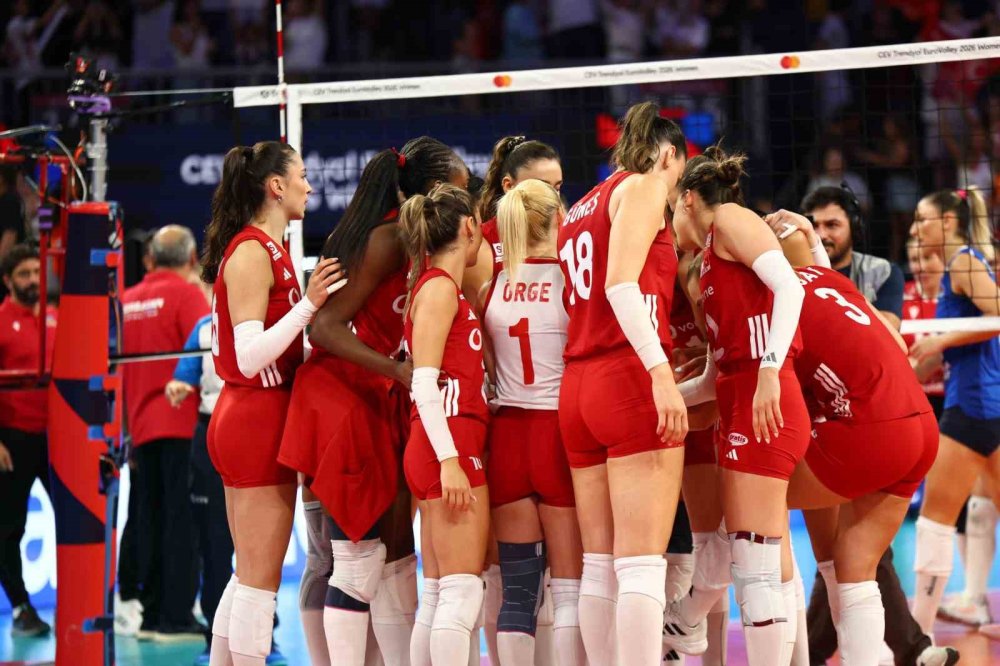A Milli Kadın Voleybol Takımı Azerbaycan’ı 3-0 Geçti.. Avrupa’da Çeyrek Final Bileti!