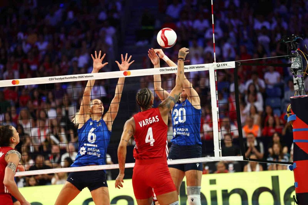 A Milli Kadın Voleybol Takımı Azerbaycan’ı 3-0 Geçti.. Avrupa’da Çeyrek Final Bileti!