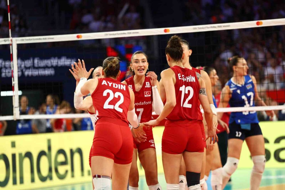 A Milli Kadın Voleybol Takımı Azerbaycan’ı 3-0 Geçti.. Avrupa’da Çeyrek Final Bileti!