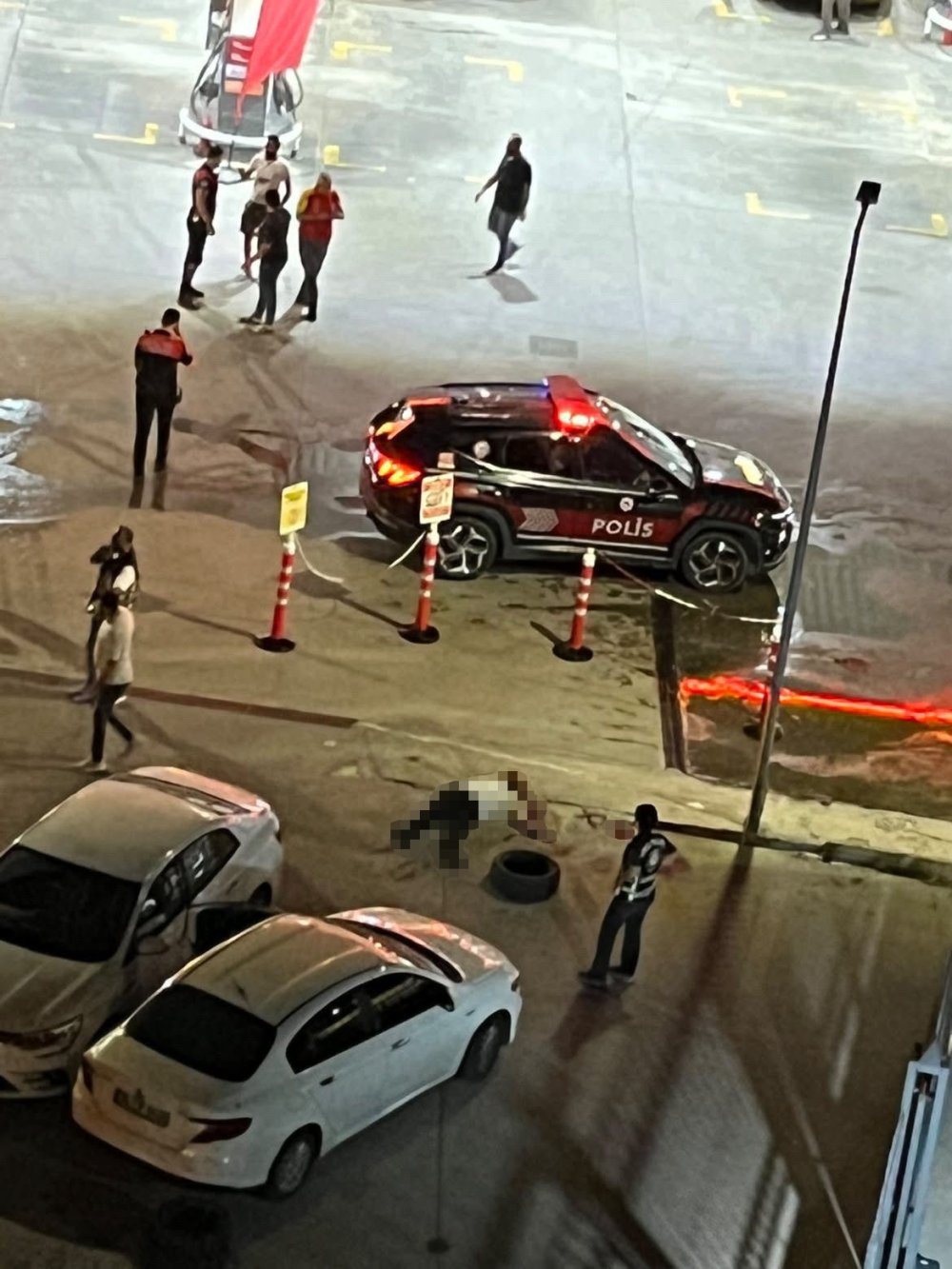 Esenyurt’ta Korsan Taksici, Ceza Yazan Polisi Ardından Kendini Vurdu