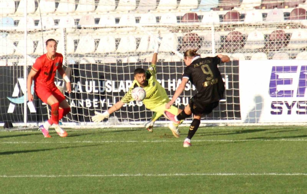 Iğdır FK, Manisa FK’yı Dört Golle Geçti.. Afena-Gyan’dan İki Gol!