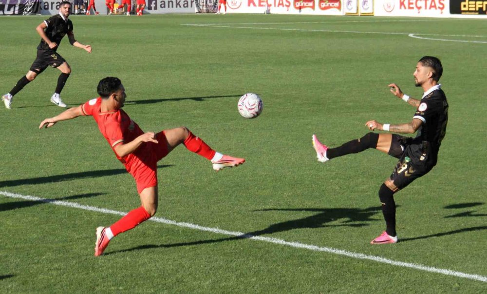 Iğdır FK, Manisa FK’yı Dört Golle Geçti.. Afena-Gyan’dan İki Gol!
