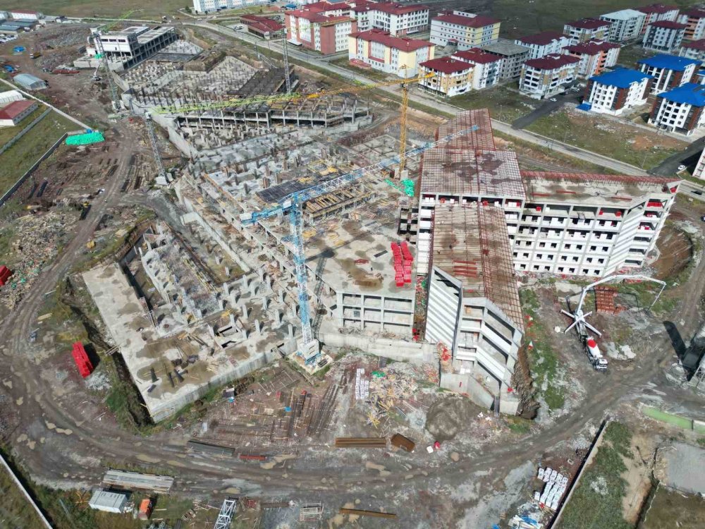 Kars’ın 500 Yataklı Yeni Hastanesi Yükseliyor.. İnşaatta Yüzde 65 Seviyesine Ulaşıldı!